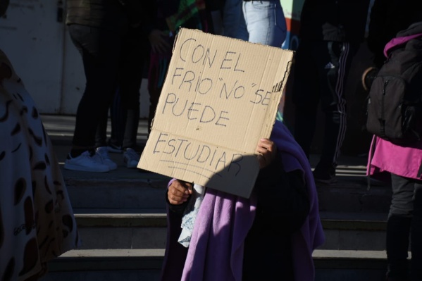 "Es una situación crítica": la preocupación de una docente por la falta de calefacción en la Escuela Nº 84 de La Plata
