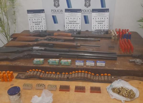 Amenazaban a los vecinos en Altos de San Lorenzo y cuando fueron a detenerlos hallaron un arsenal