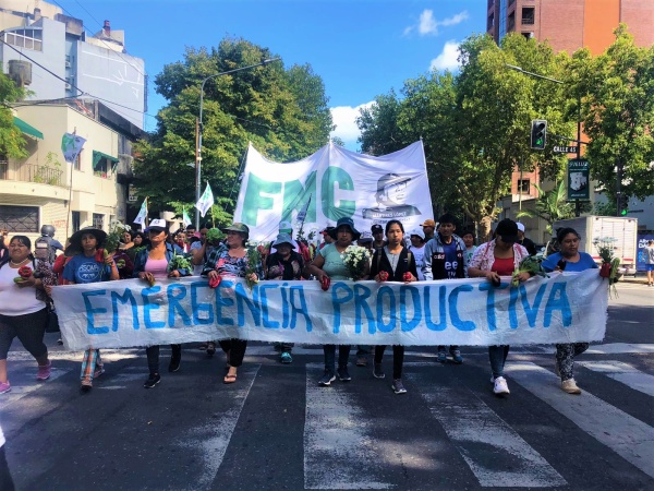Jornada de lucha de los trabajadores de la tierra, se manifestaron en el centro platense por la Emergencia Productiva