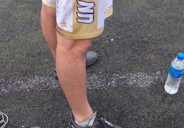 Le pidieron al diseñador que ponga "un rayo" en el short de fútbol y el bizarro malentendido se viralizó: "Lo tomó literal"