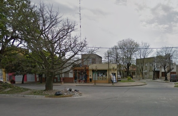 Rompió un vidrio para robar un local platense y fue detenido