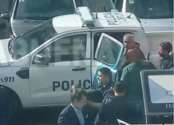 Personas vinculadas a Iv&aacute;n Tobar agredieron al Pata Medina, quien termin&oacute; detenido tras enfrentarse con la polic&iacute;a