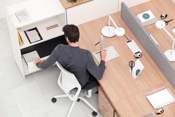 Escracharon a un supuesto "periodista deportivo" platense que contacta a mujeres para que sean sus "secretarias"