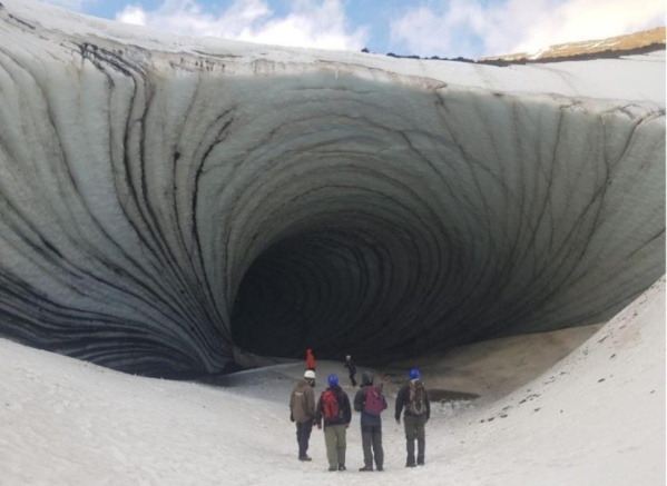 Se conoció el video en el que muere un turista brasileño aplastado por un trozo de hielo en la Cueva de Jimbo en Ushuaia