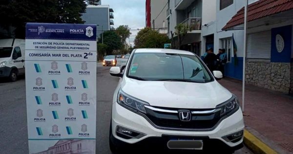 Dejaron los autos estacionados en un hotel con la llave puesta y un grupo de delincuentes los robó