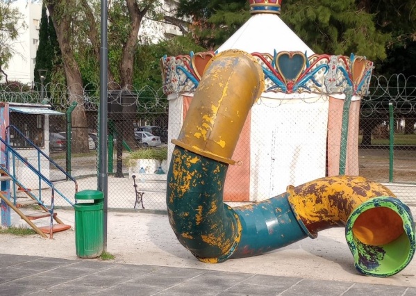Vecinos pidieron renovar los juegos del Parque Saavedra