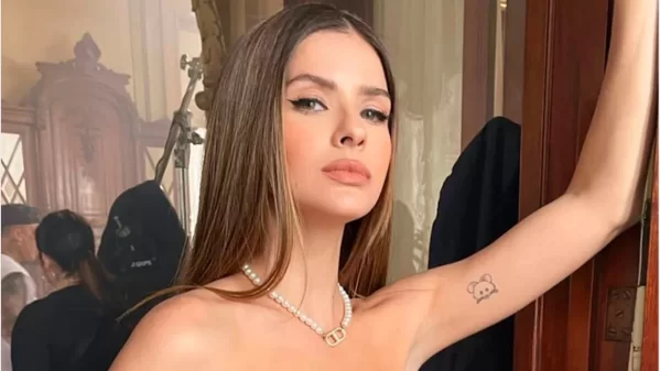 China Suárez se animó al accesorio que es tendencia: bodychain, jean con tajos laterales y corsé