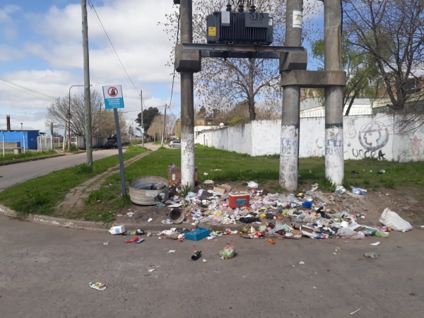 Crecen los reclamos en el barrio Aeropuerto por la acumulación de basura