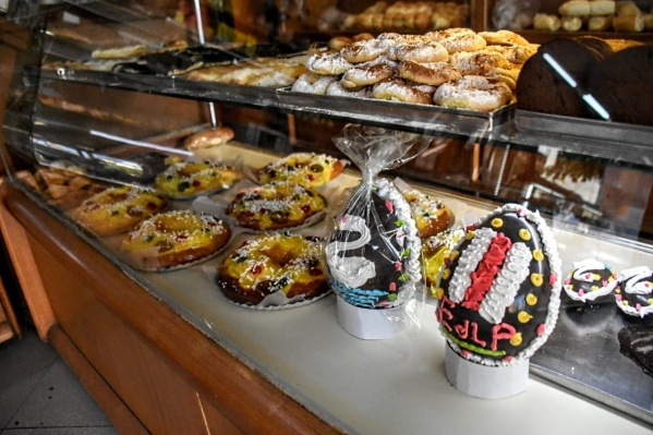 Huevos, roscas y empanadas de vigilia: ¿Qué precios manejan los comerciantes platenses estas Pascuas?