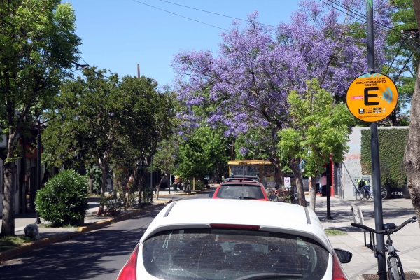 Comenz&oacute; a regir el estacionamiento medido en City Bell