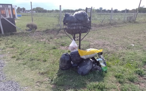 Vecinos de Los Hornos siguen esperando que recolecten los residuos: "Pasa y no levanta"