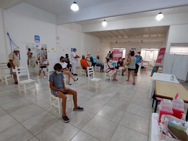 Cerruti afirmó que la vacunación obligatoria contra el Coronavirus no está en la agenda del Gobierno