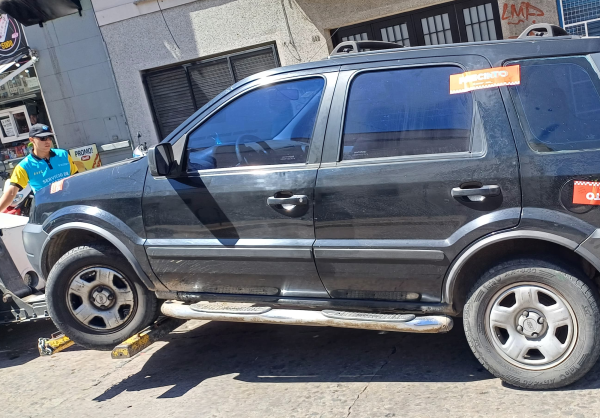 Transporte ilegal en La Plata: secuestraron varios autos durante un operativo en la zona de la Terminal de Ómnibus