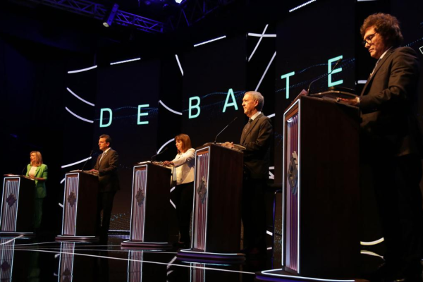 Los cinco candidatos se vuelven a ver las caras en el segundo debate presidencial: ¿Qué temáticas tratarán esta vez?