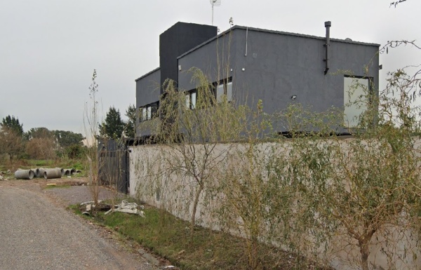 Amenazaron a un platense con cortarle los dedos de su mano: también lo golpearon y los hijos dormían