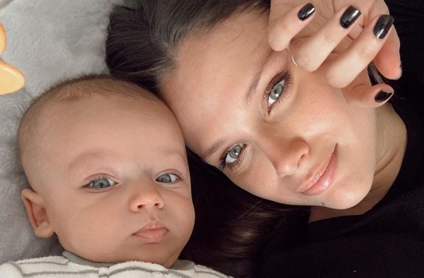 Barbie Vélez y el malestar en la mano que comenzó a sentir tras alzar a su bebé por las noches: "Me dicen que es muy normal"