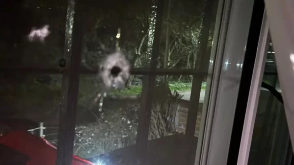 Balacera entre bandas en El Retiro: una bala entró a una casa y casi hiere a una nena