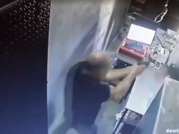 Se conoció un nuevo video del comerciante que mato al ladrón en La Plata