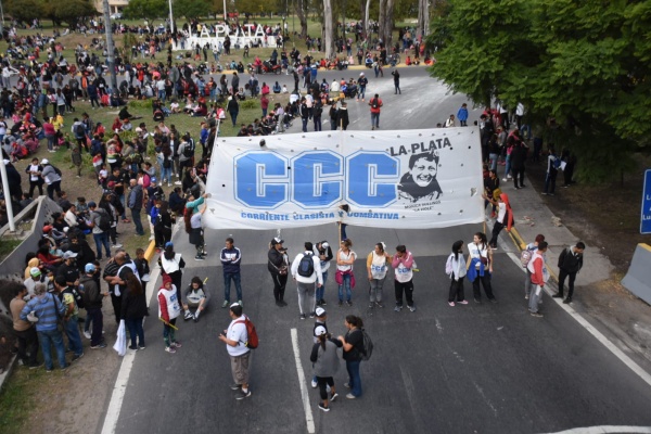 Integrantes de la CCC y distintas organizaciones cortaron la Autopista Buenos Aires - La Plata