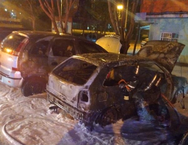 UOCRA: Destrozaron 6 autos en la puerta de YPF Ensenada y los cañones apuntan a una nueva venganza de Iván Tobar