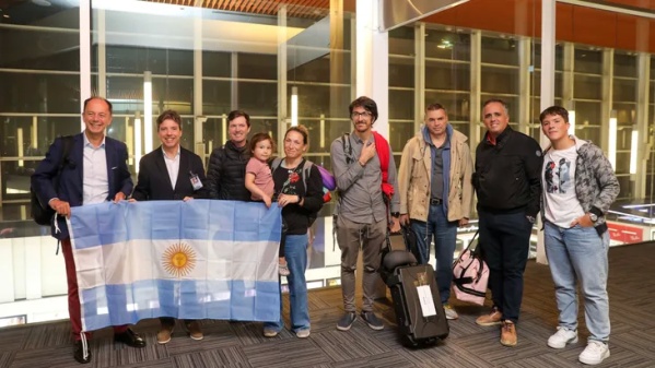 Llegaron al pa&iacute;s los diplom&aacute;ticos argentinos expulsados de Venezuela por Nicol&aacute;s Maduro