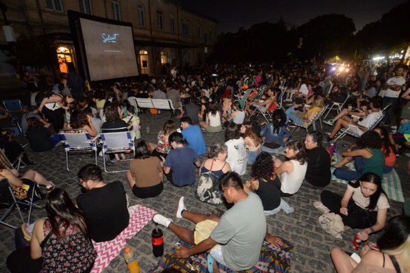 El Cine Móvil Select estará en el Polideportivo de Los Hornos: se proyectará una película de animación para todas las edades