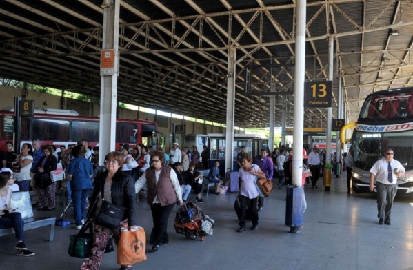 Anuncian un posible paro de colectivos de corta y mediana distancia para la próxima semana