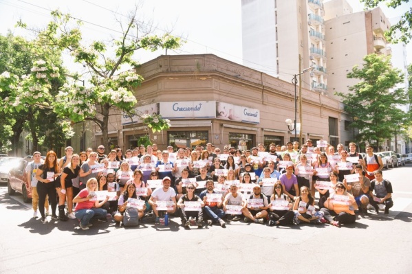 Militantes de Garro cortaron una calle para sacarse fotos y los insultaron con bocinazos