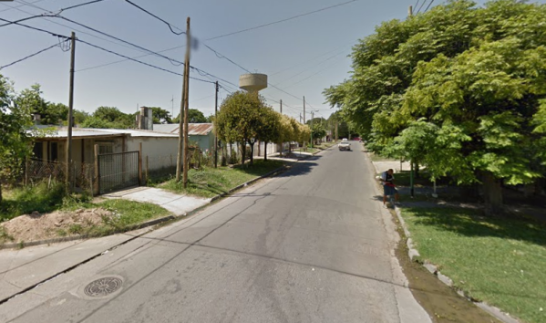 Violento atacó a una mujer en su propia casa en Romero, provocó destrozos e intentó robarle una escopeta a la policía