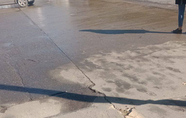 En 116 y 60 se quejaron de una calle "rebalsada de agua"