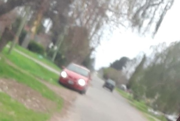 "Me dan asco": alertaron por un hombre que se toca sus partes íntimas en plena calle de Los Hornos