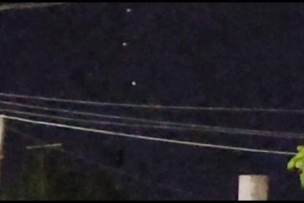 Avistaje de ovnis en Berisso: vecinos captaron extrañas luces que se movieron en el cielo nocturno