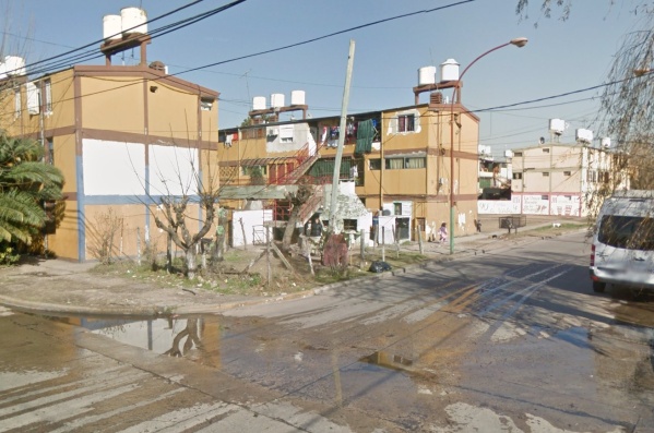 Un polic&iacute;a de La Plata asisti&oacute; a su pap&aacute; por un robo, encontr&oacute; a los ladrones y le dieron un balazo en la rodilla