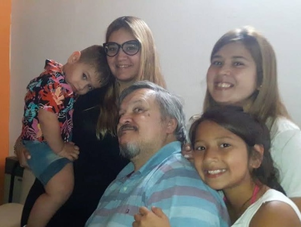 Vino de Uruguay a La Plata en 1968, durmió 10 años en obras en construcción y formó una gran familia en Tolosa: "Me emociono"