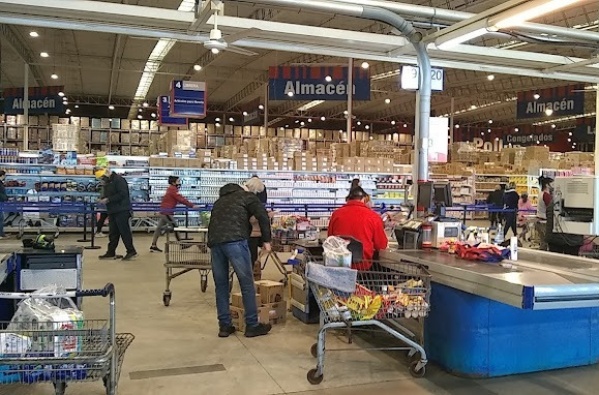 Falleció en la línea de cajas del supermercado mayorista de 25 y 520: tenía 69 años