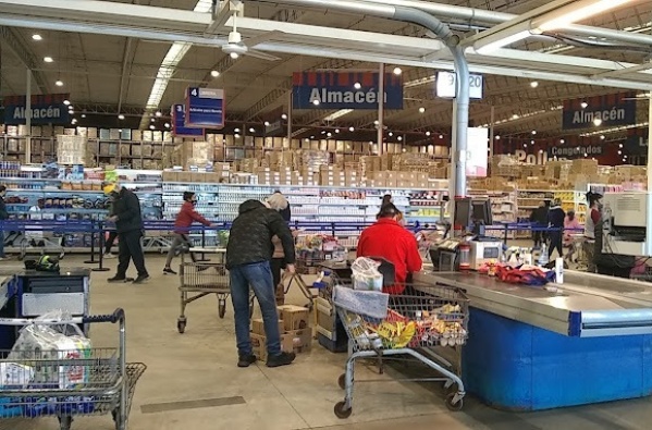 Falleció en la línea de cajas del supermercado mayorista de 25 y 520: tenía 69 años