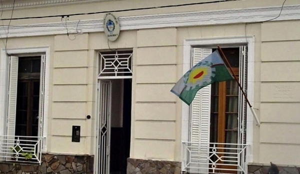 Delincuentes ingresaron a un comercio platense, amenazaron a la empleada y robaron toda la recaudación de la caja