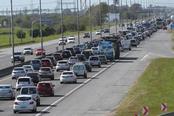 Por el fin de las vacaciones de invierno, habrá restricciones en la Autopista La Plata – Buenos Aires y en Ruta 2