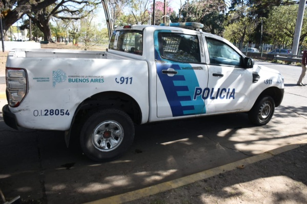 La policía detuvo a siete hombres tras una pelea provocada por un accidente de tránsito en una calle platense