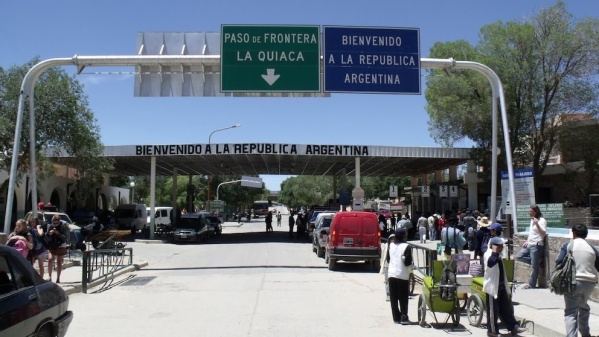 El Gobierno anunció una reforma migratoria: No entrarán al país extranjeros condenados y deportarán a los que cometan delitos