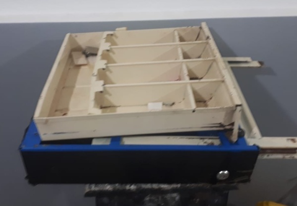 Tres adolescentes entraron a robar en un local de Los Hornos