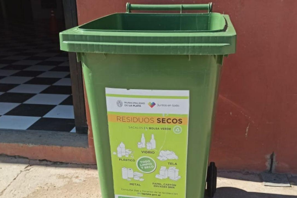 Vecinos de Los Hornos exigen la instalación de contendores de residuos secos