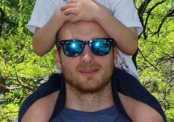 "Sólo le escribió a mi mamá y le dijo que en unos días volvía": buscan intensamente a un joven en La Plata