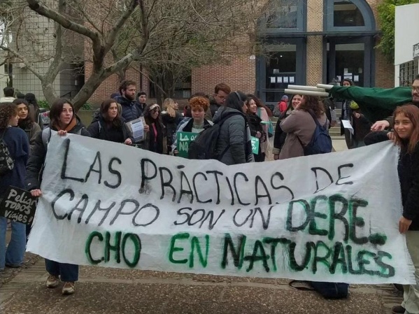 Fuerte reclamo de estudiantes de la Facultad de Ciencias Naturales de la UNLP por un recorte presupuestario