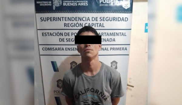 Lo estaban arrestando y atac&oacute; con furia a los polic&iacute;as en Ensenada