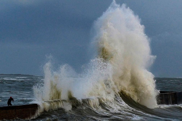 La tormenta Ciarán provocó destrozos en Europa y dejo un saldo de al menos 10 muertos