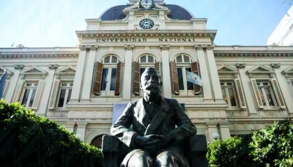 Paro docente universitario: fuerte adhesión en La Plata y críticas al gobierno