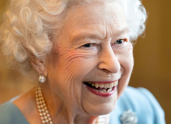 "Adiós mi querida Monarca": una platense fue burlada por su sentido mensaje a la Reina Isabel, se viralizó y arde la polémica