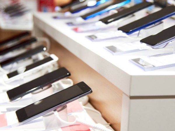 Se hizo viral luego de revelar un truco para comprar un celular y pagar la mitad