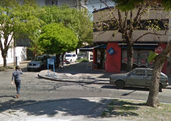 Un brutal robo en un kiosco del centro de La Plata terminó con allanamientos en Los Hornos y un sospechoso detenido
